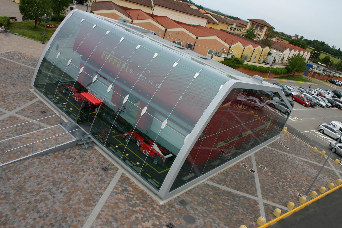 Ferrari store Serravalle