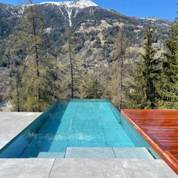 PISCINA IN STRUTTURA TELESCOPICA - SVIZZERA